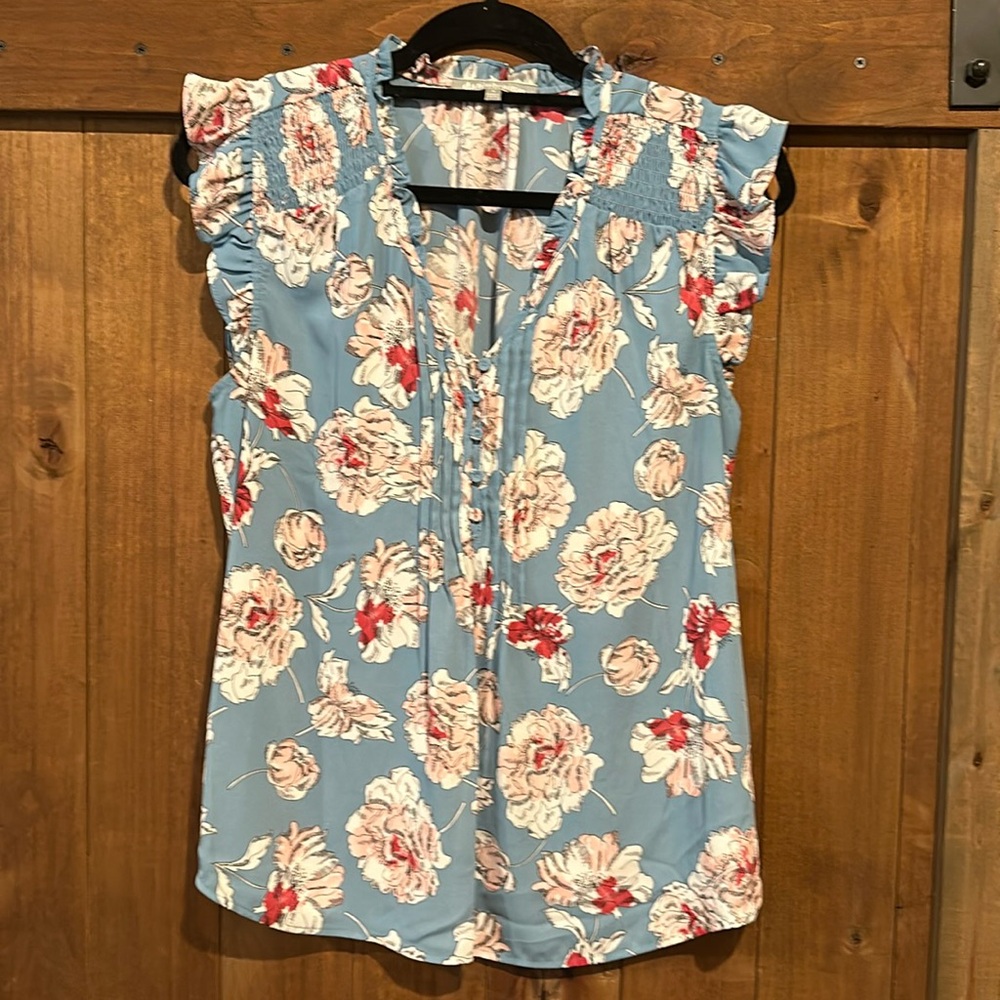 Super sweet sleeveless blouse